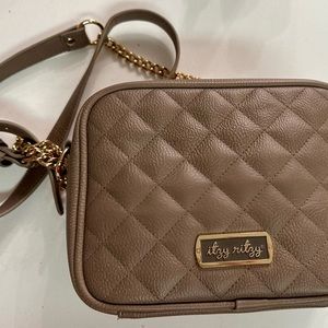 Itzy Ritzy Crossbody purse / diaper bag in Taupe